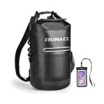 Mochila impermeable con capacidad de 12L.